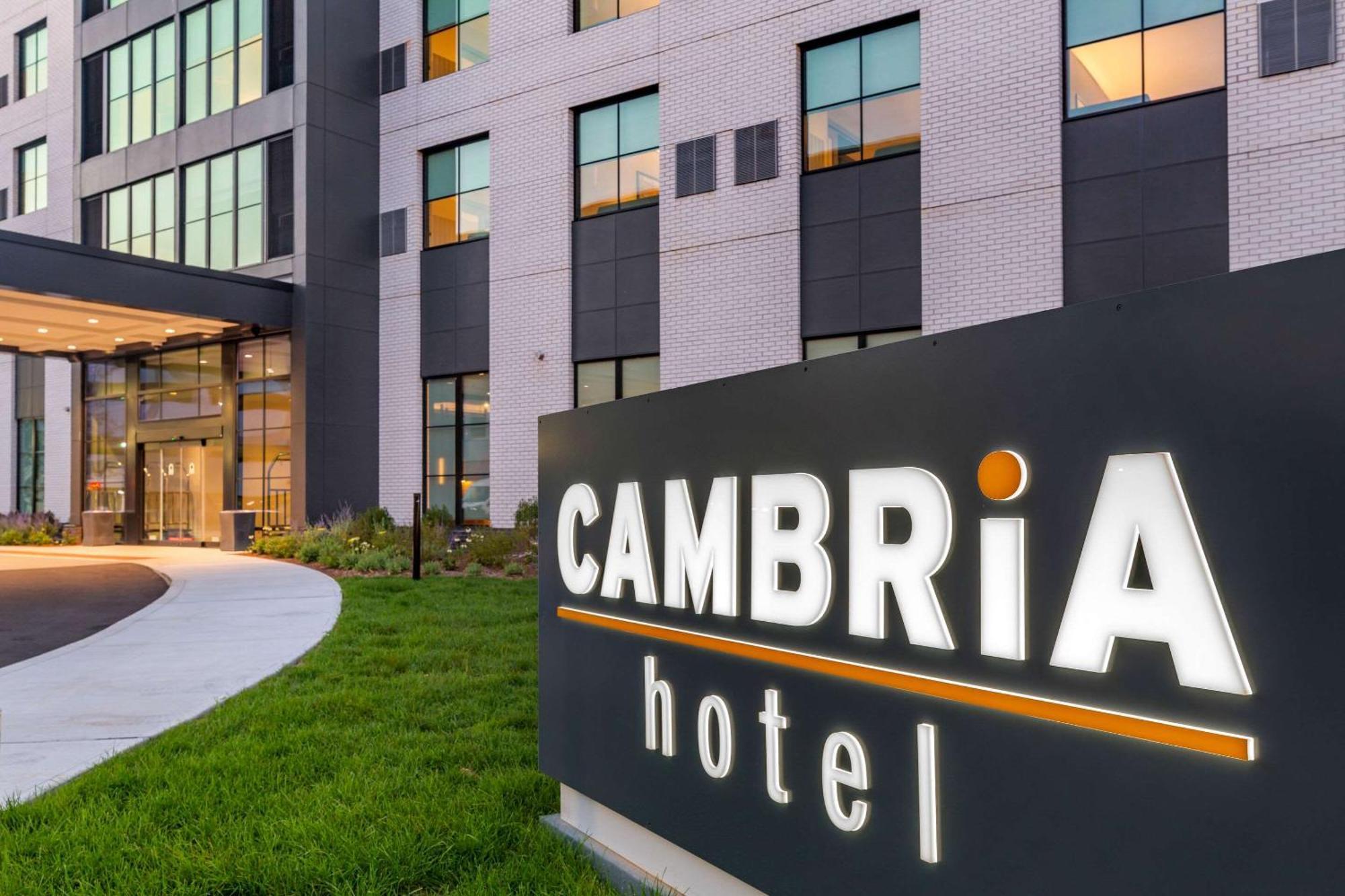 Cambria Hotel New Haven University Area Екстер'єр фото